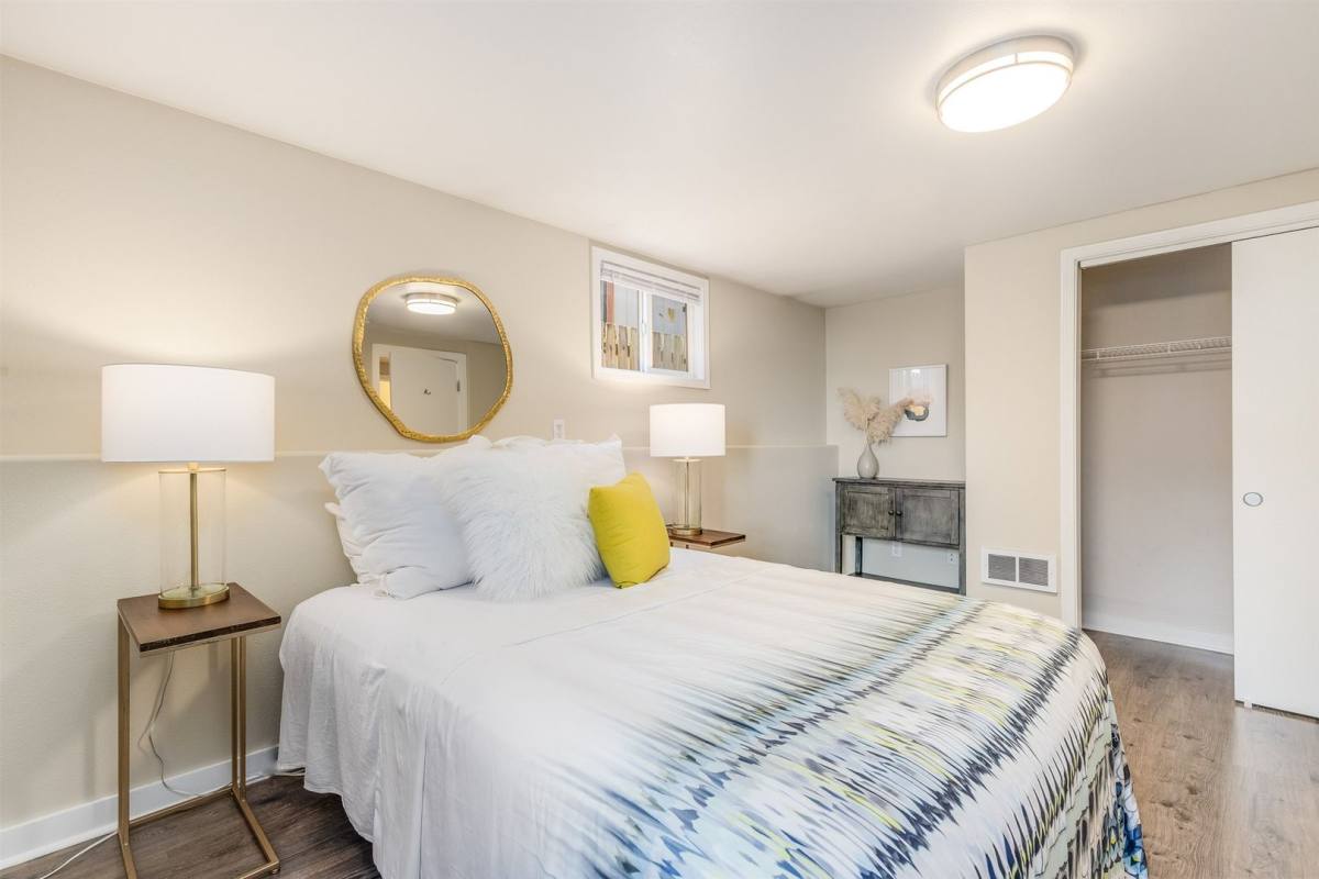 Apartment for rent at 922 N 102nd St, Seattle, WA 98133