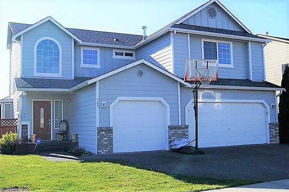 House for rent at 523 Rosario Place NE, Renton, WA 98059