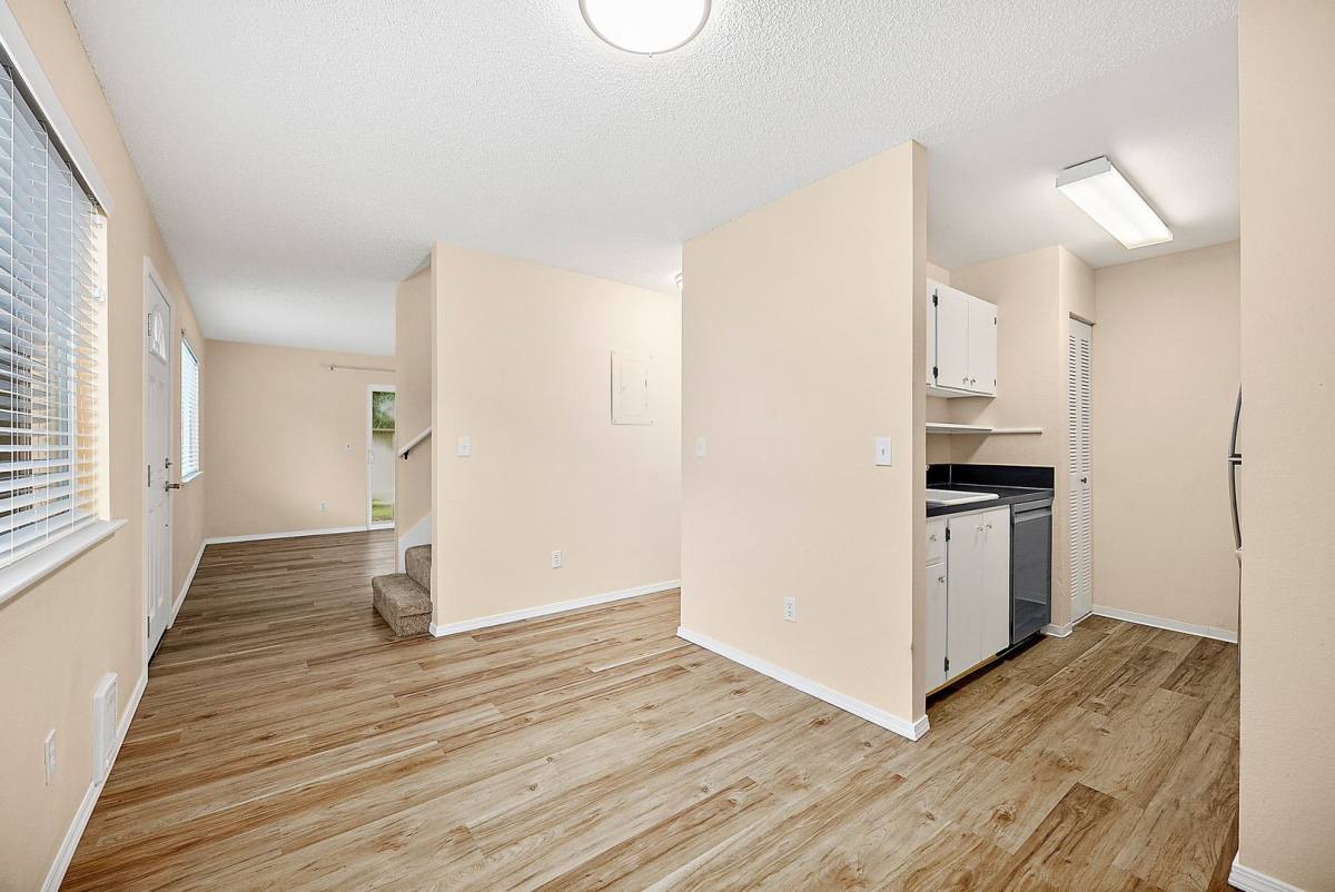 Townhouse for rent at 6012 N 15th St, Tacoma, WA 98406