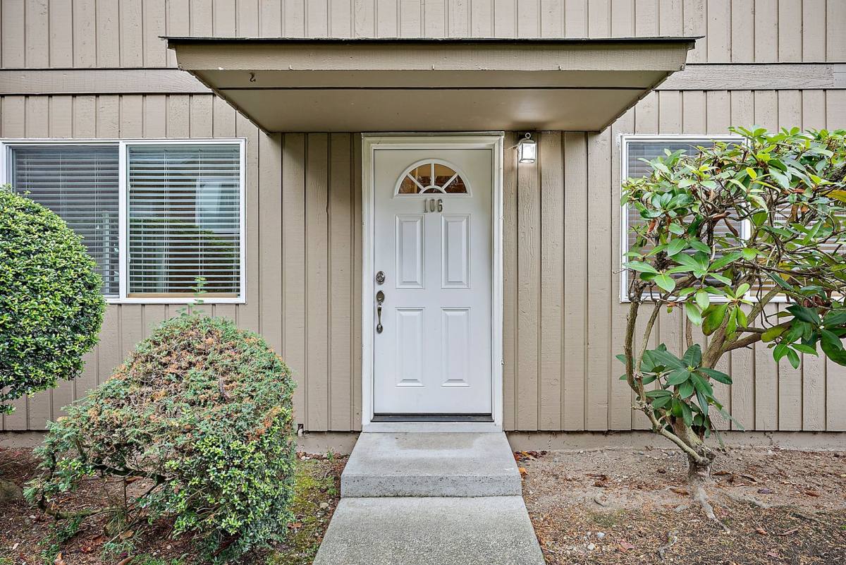 Townhouse for rent at 6012 N 15th St, Tacoma, WA 98406