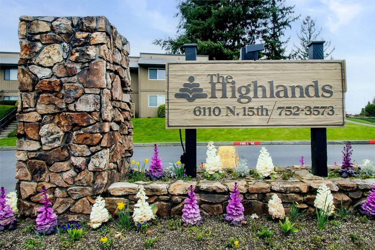 Townhouse for rent at 6012 N 15th St, Tacoma, WA 98406
