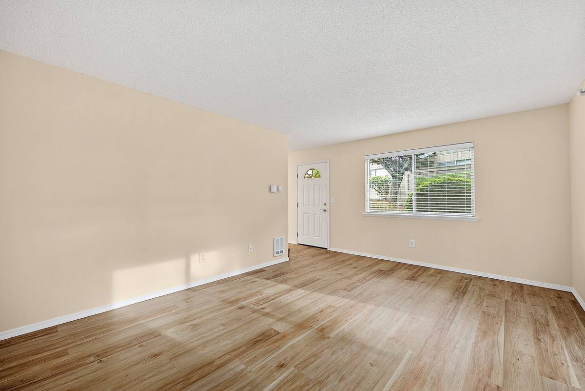 Townhouse for rent at 6012 N 15th St, Tacoma, WA 98406