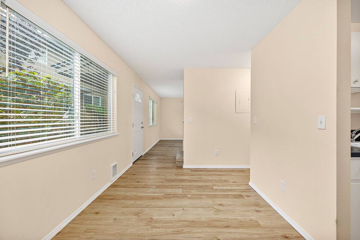 Townhouse for rent at 6012 N 15th St, Tacoma, WA 98406