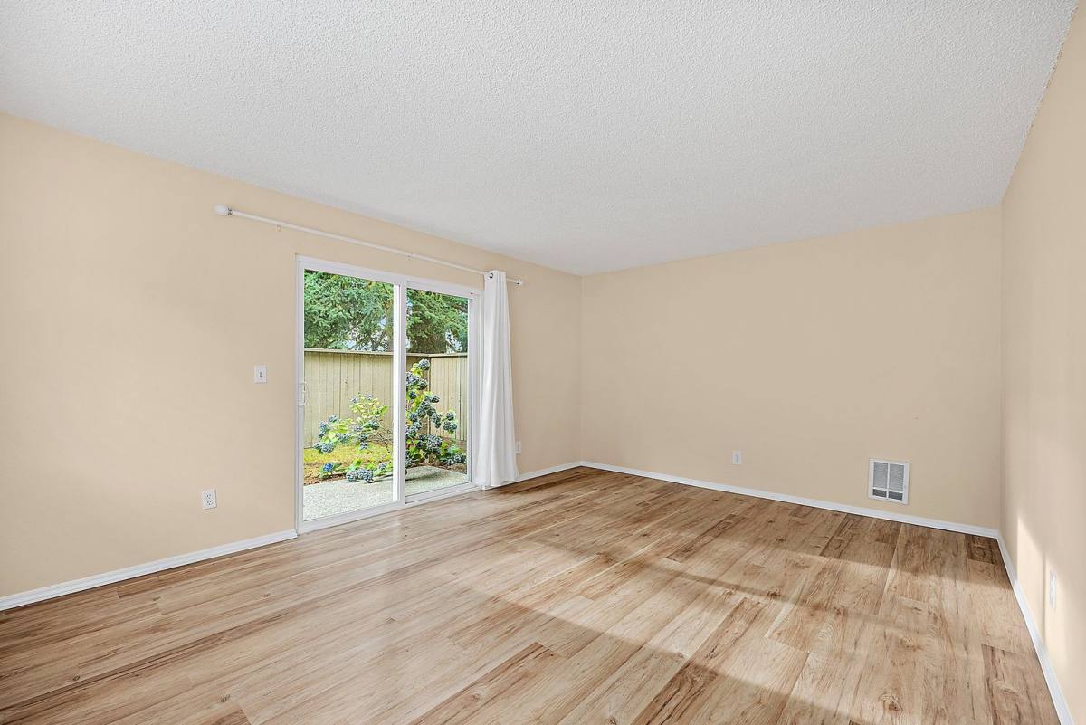 Townhouse for rent at 6012 N 15th St, Tacoma, WA 98406