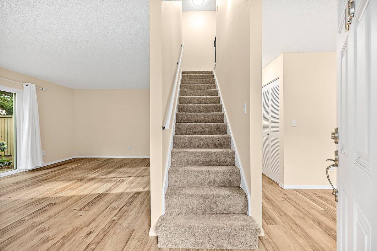 Townhouse for rent at 6012 N 15th St, Tacoma, WA 98406