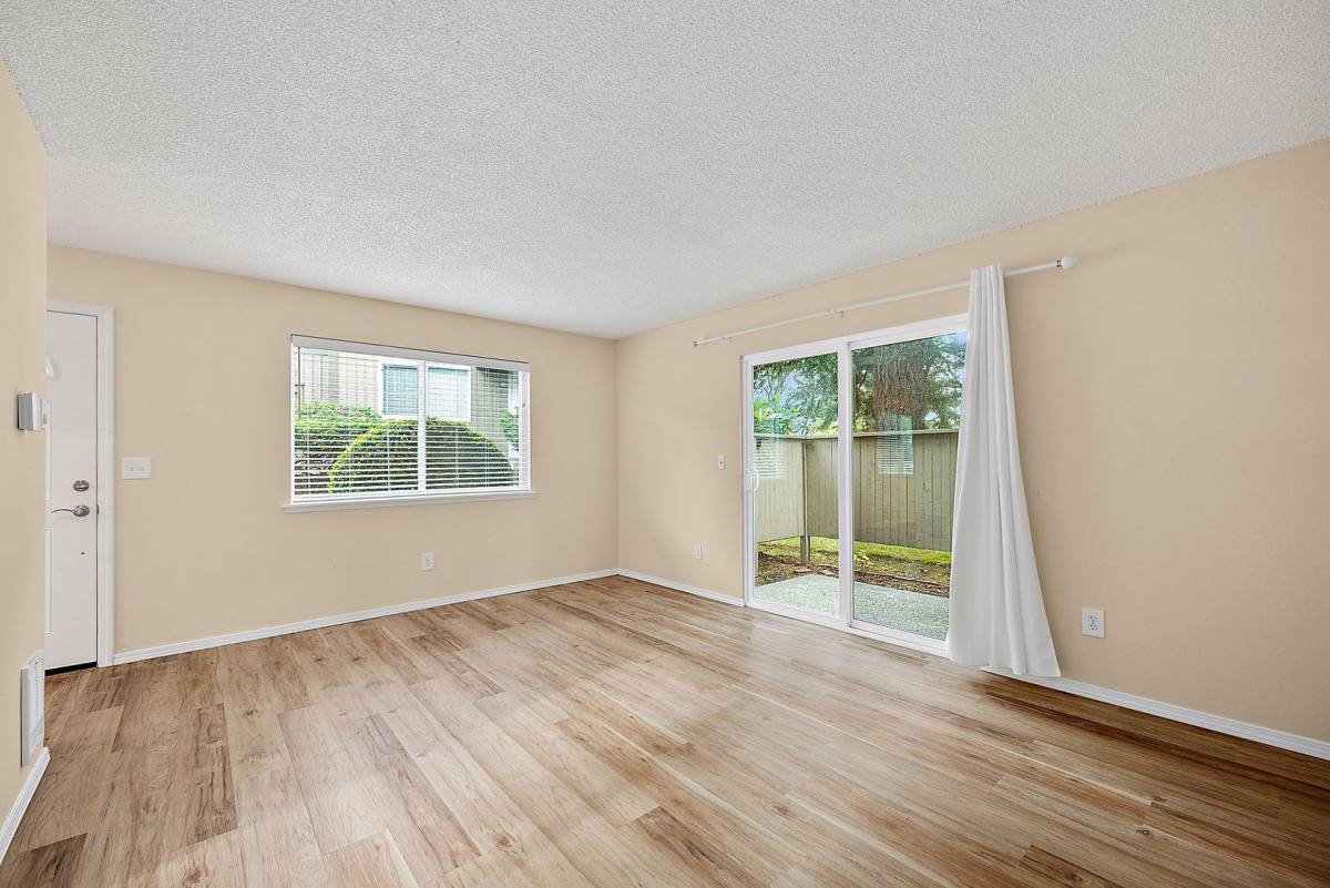 Townhouse for rent at 6012 N 15th St, Tacoma, WA 98406