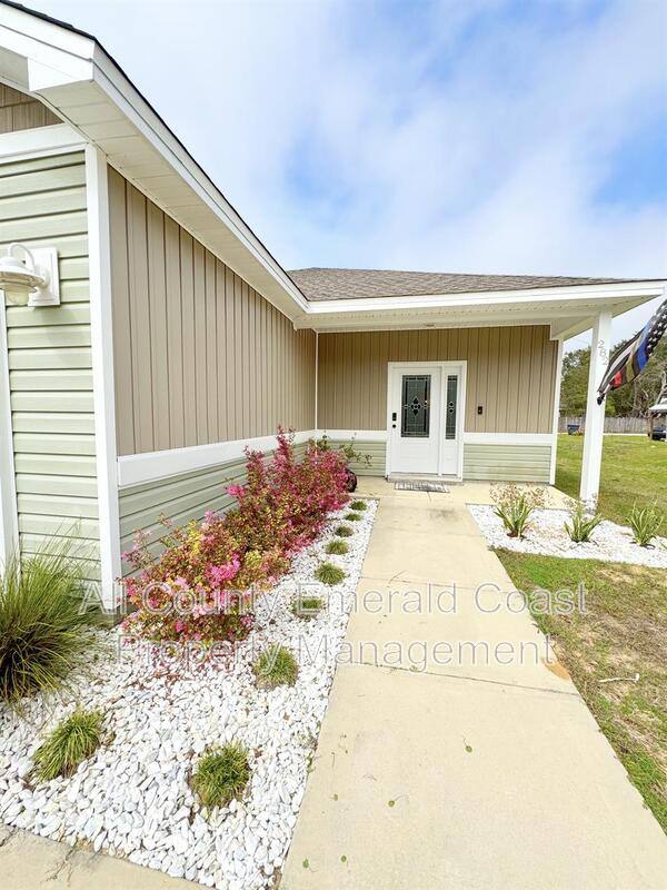 House for rent at 282 Magnolia St, Niceville, FL 32578