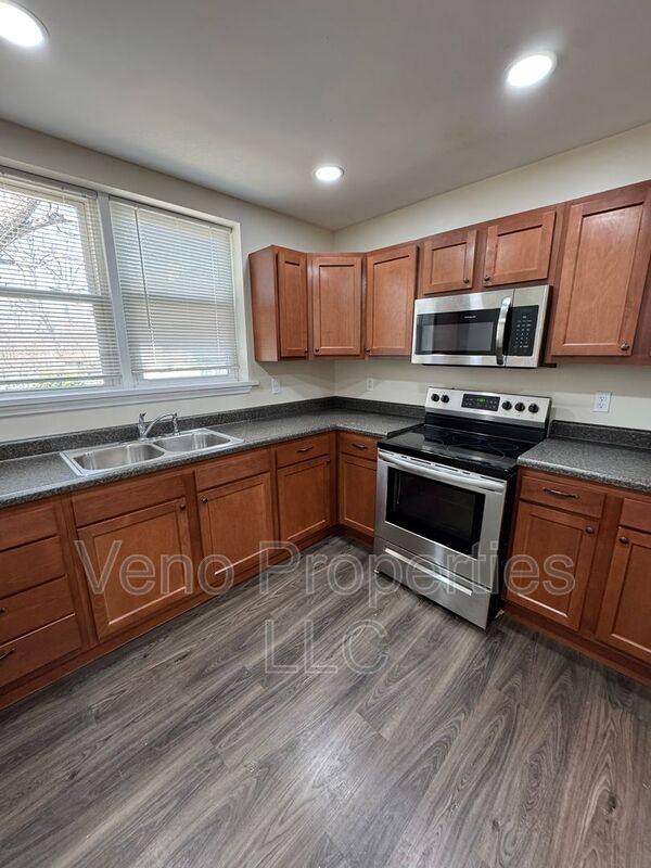 Apartment for rent at 219 Spring Ave #1, Troy, NY 12180