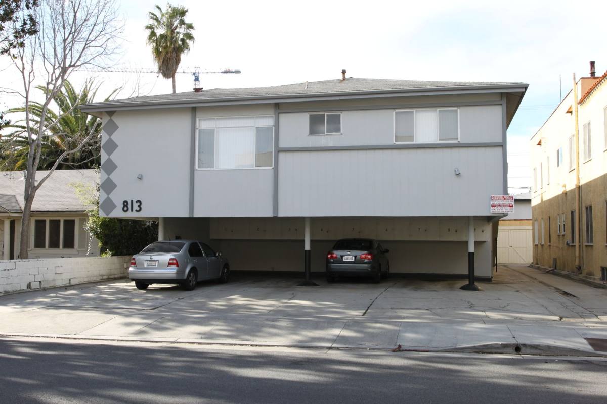Apartment for rent at 813 Westmount Dr, West Hollywood, CA 90069