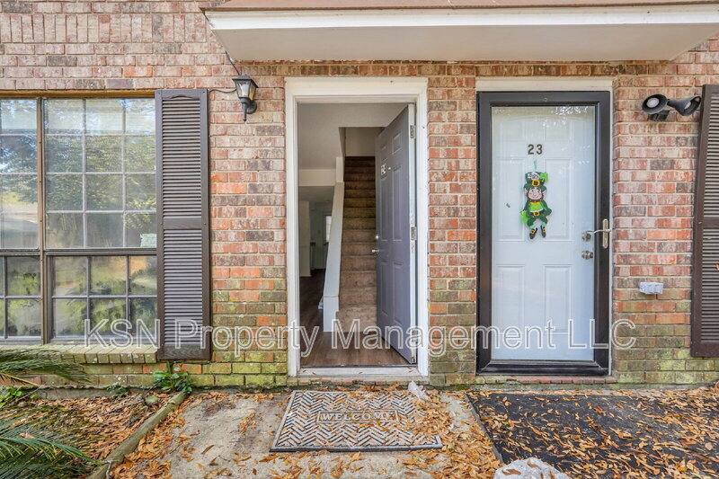 Townhouse for rent at 2220 E Victory Dr #24, Savannah, GA 31404