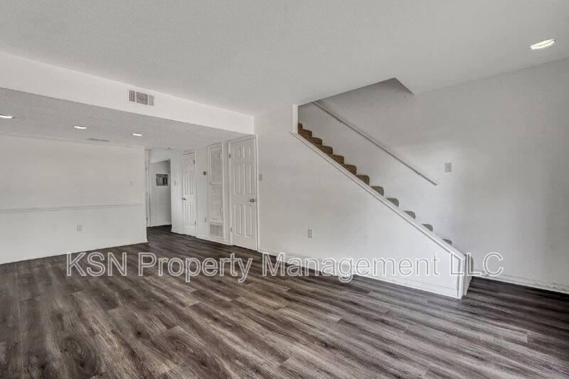 Townhouse for rent at 2220 E Victory Dr #24, Savannah, GA 31404