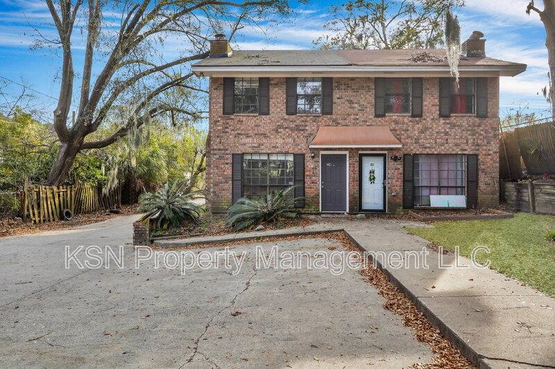 Townhouse for rent at 2220 E Victory Dr #24, Savannah, GA 31404