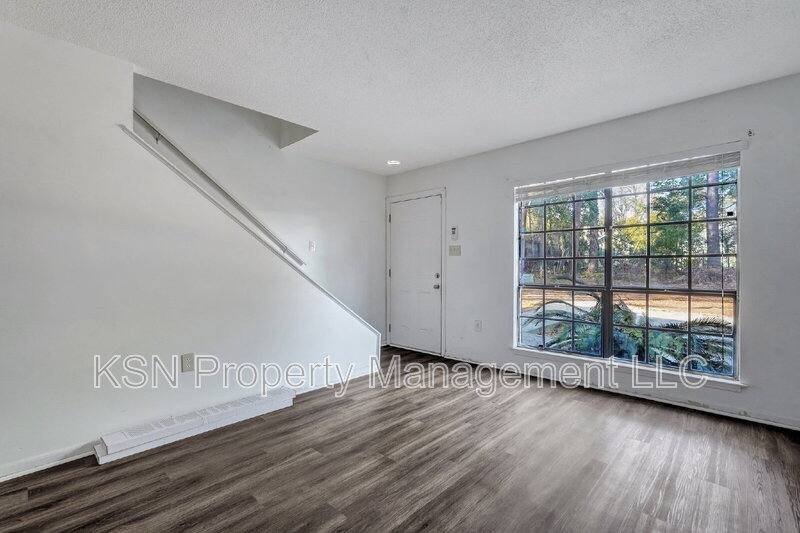Townhouse for rent at 2220 E Victory Dr #24, Savannah, GA 31404