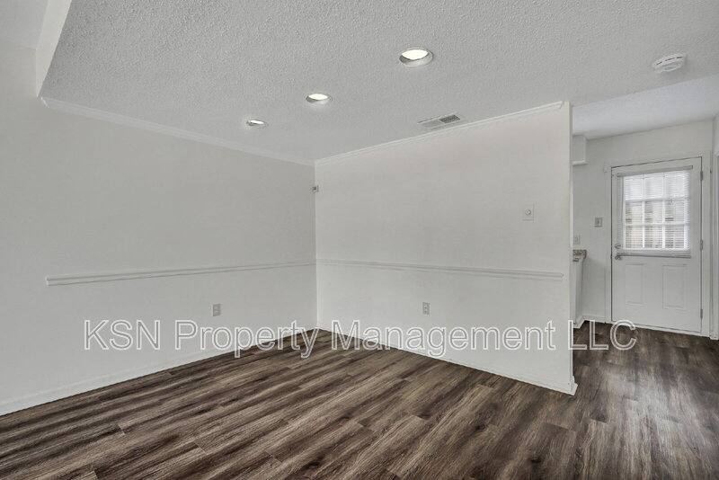 Townhouse for rent at 2220 E Victory Dr #24, Savannah, GA 31404