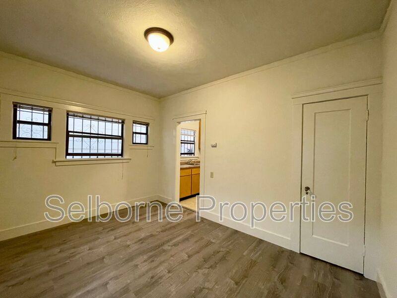 Apartment for rent at 359 Grand Ave #104, Oakland, CA 94610