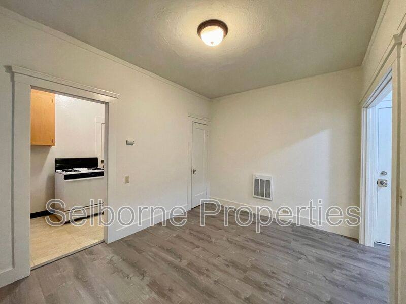 Apartment for rent at 359 Grand Ave #104, Oakland, CA 94610