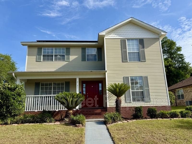 House for rent at 2121 Pin High Dr, Pensacola, FL 32526