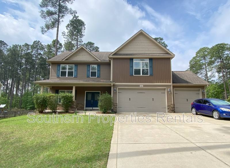 House for rent at 351 Maplewood Dr, Sanford, NC 27332