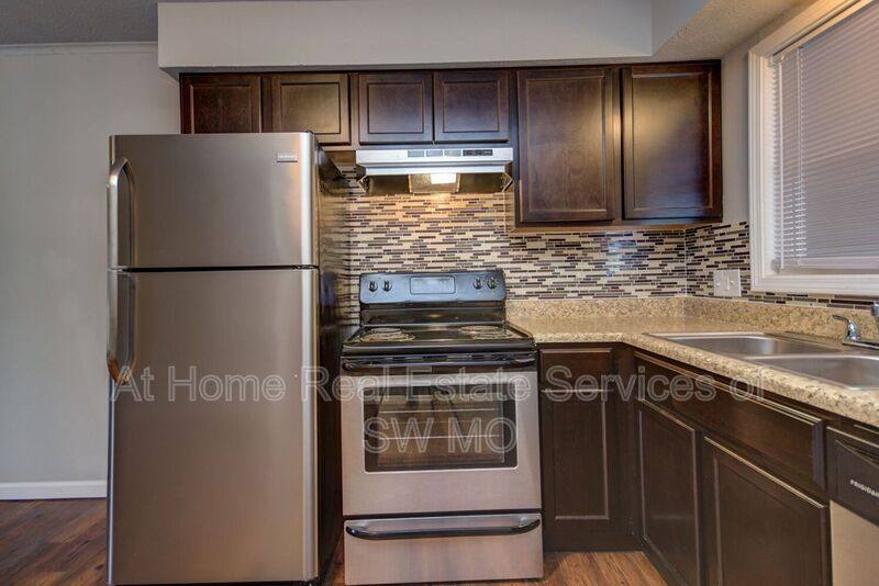 Apartment for rent at 930 S Campbell - P5 #PLAZA 5, Springfield, MO 65806