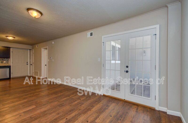 Apartment for rent at 930 S Campbell - P5 #PLAZA 5, Springfield, MO 65806