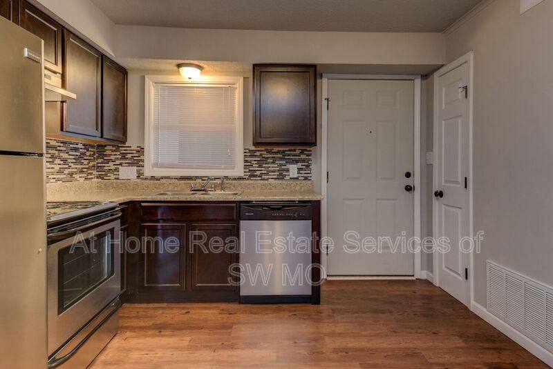 Apartment for rent at 930 S Campbell - P5 #PLAZA 5, Springfield, MO 65806