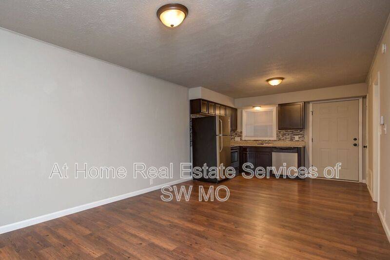 Apartment for rent at 930 S Campbell - P5 #PLAZA 5, Springfield, MO 65806