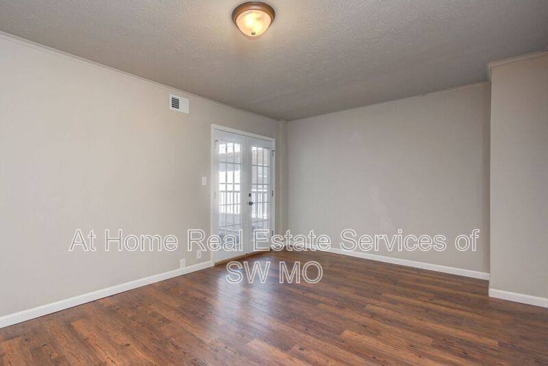 Apartment for rent at 930 S Campbell - P5 #PLAZA 5, Springfield, MO 65806