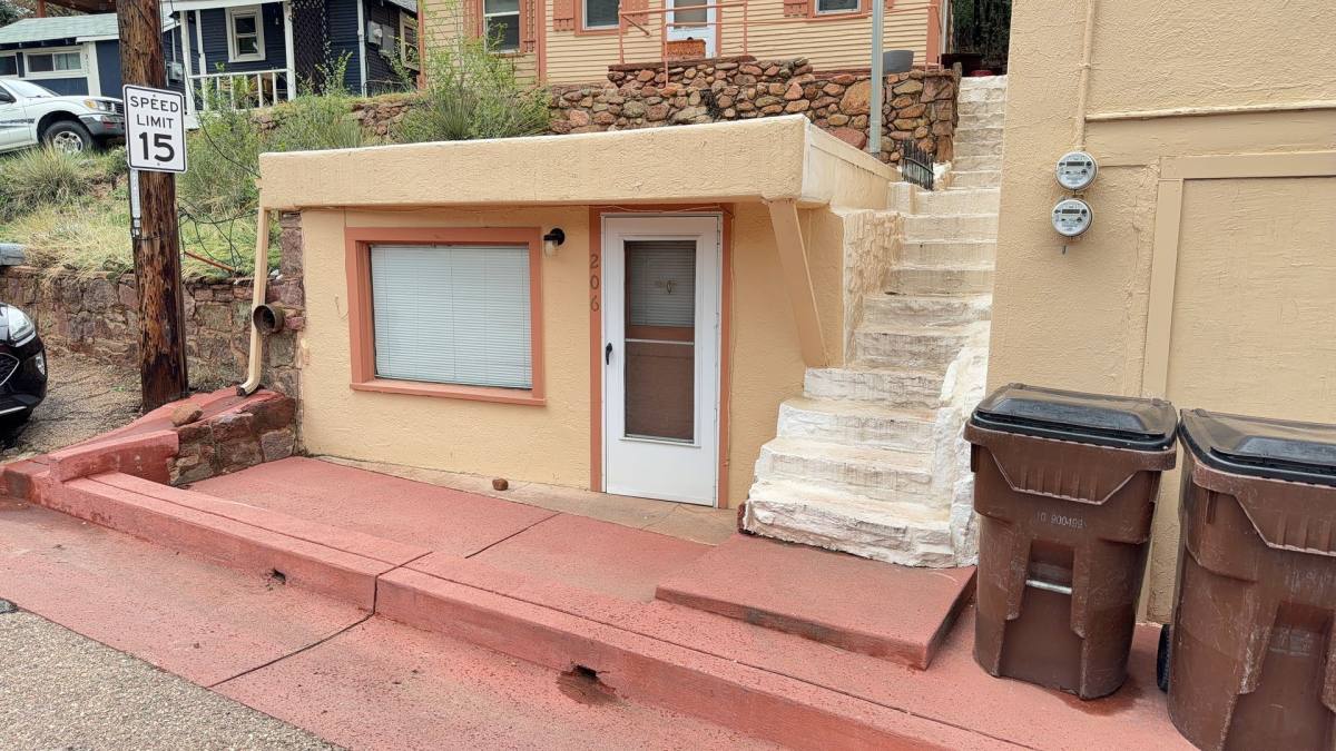 Apartment for rent at 206, 206 1 2 & 208 Pilot Knob Ave, Manitou Springs, CO 80829
