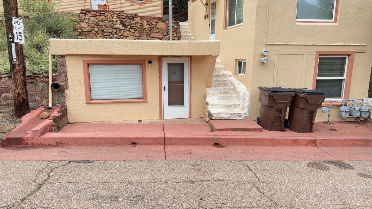 Apartment for rent at 206, 206 1 2 & 208 Pilot Knob Ave, Manitou Springs, CO 80829