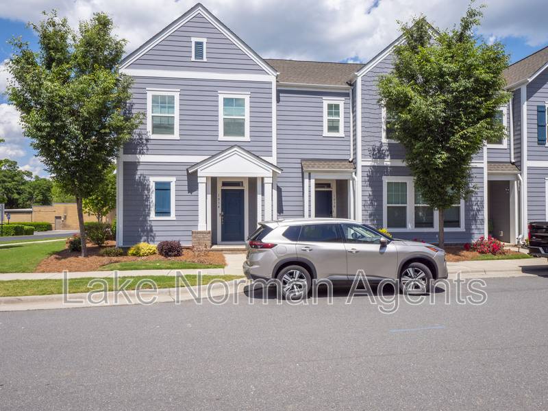 Townhouse for rent at 1034 Lyndon Station Dr, Pineville, NC 28134