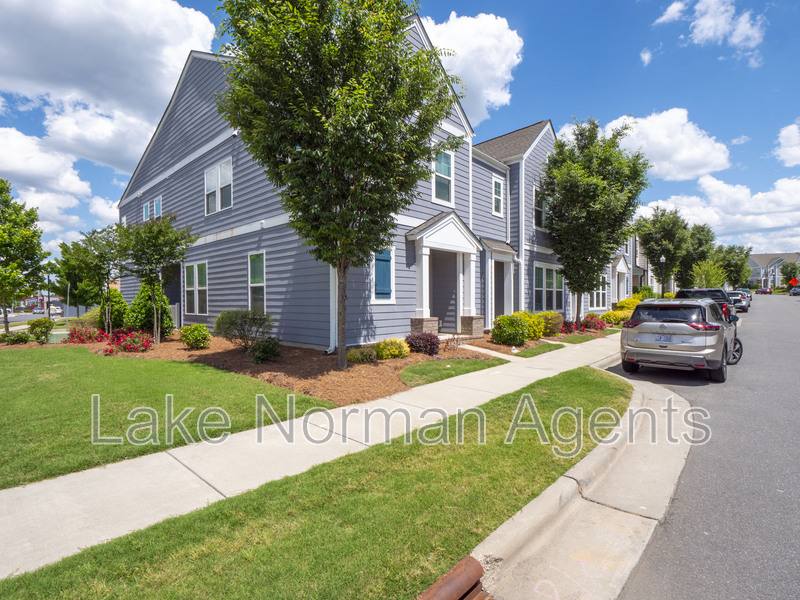 Townhouse for rent at 1034 Lyndon Station Dr, Pineville, NC 28134