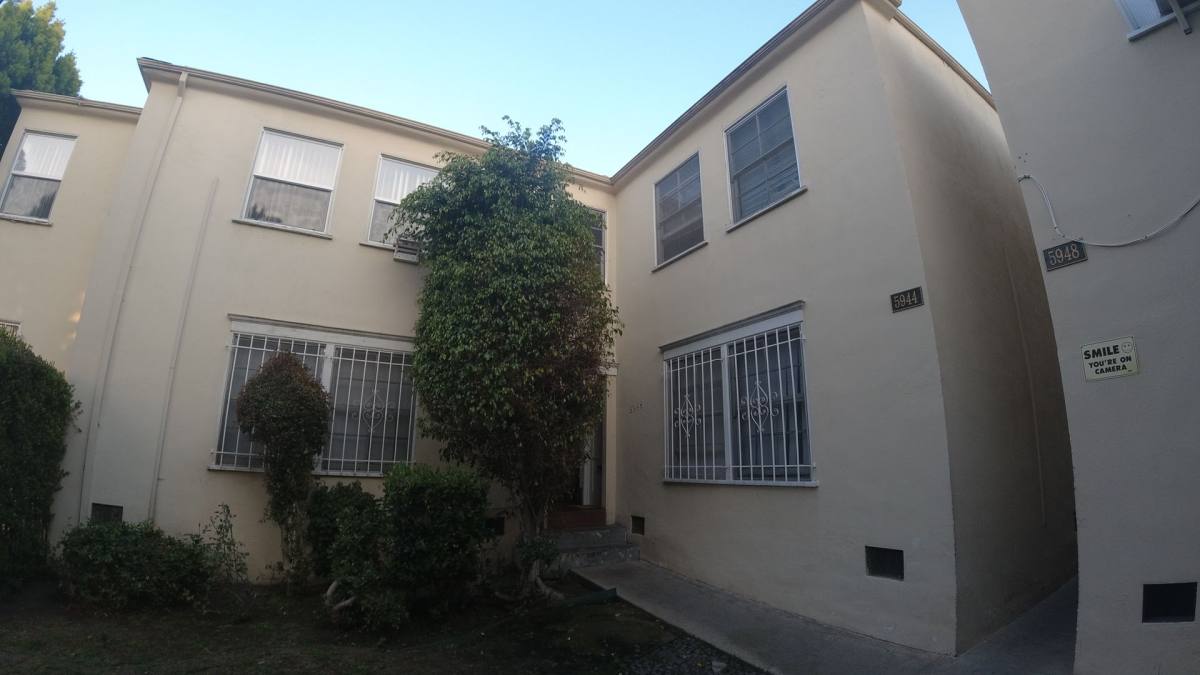 Apartment for rent at 5920 Melrose Ave, Los Angeles, CA 90038