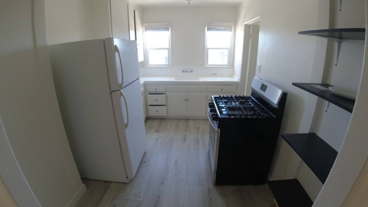 Apartment for rent at 5920 Melrose Ave, Los Angeles, CA 90038