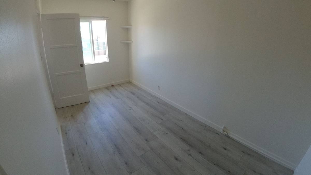 Apartment for rent at 5920 Melrose Ave, Los Angeles, CA 90038