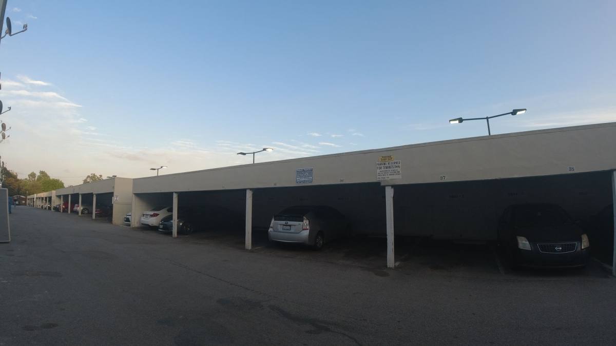 Apartment for rent at 5920 Melrose Ave, Los Angeles, CA 90038