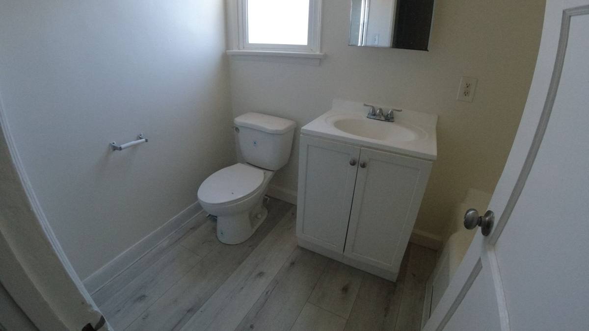 Apartment for rent at 5920 Melrose Ave, Los Angeles, CA 90038