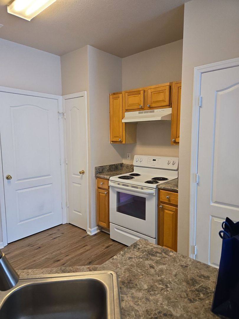 Apartment for rent at 10526 Villa Creek Dr, Tampa, FL 33647