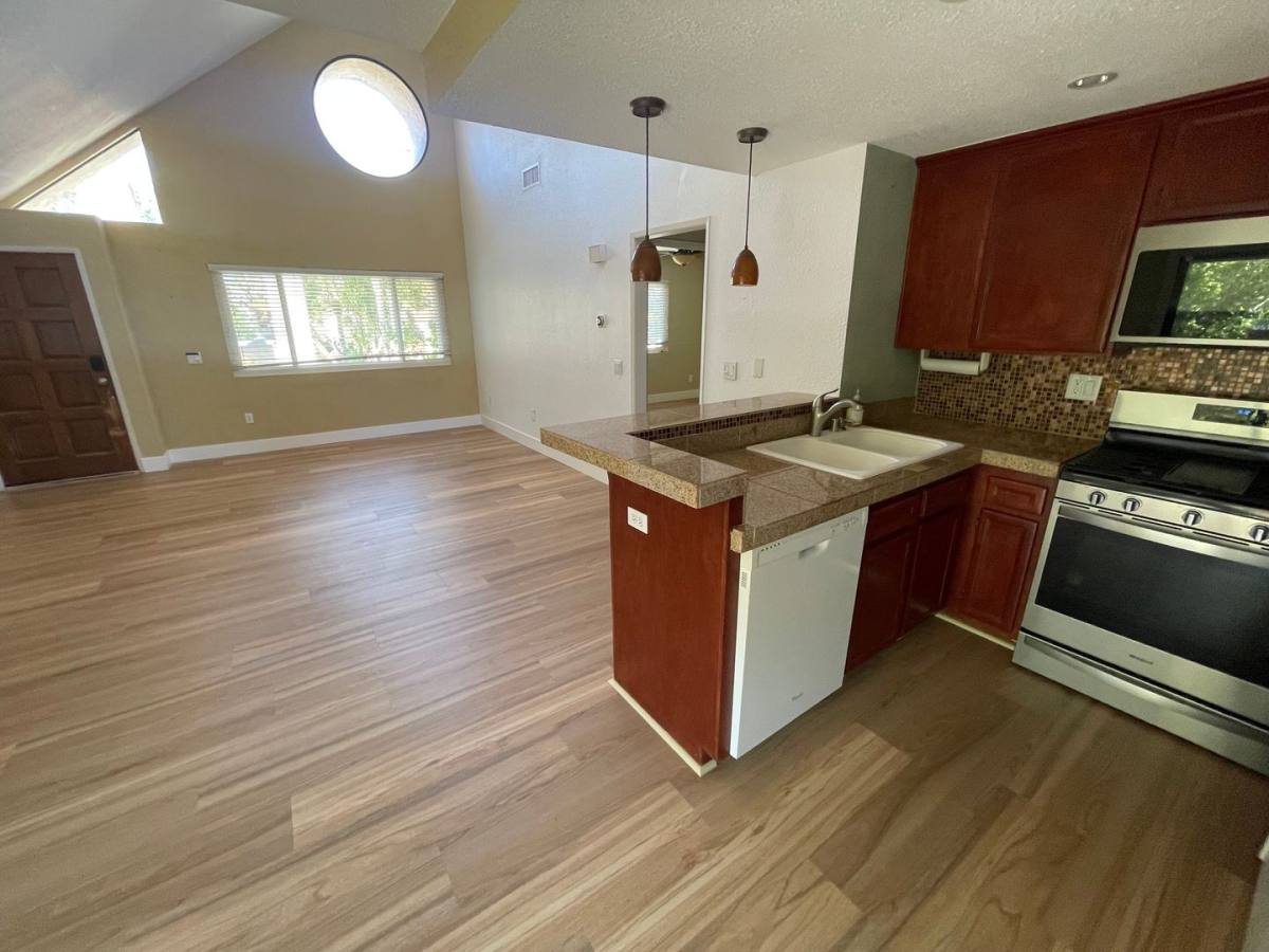 Apartment for rent at 325 N Melrose Dr #H, Vista, CA 92083
