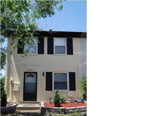 Townhouse for rent at 6918 Holly Lake Dr, Louisville, KY 40291