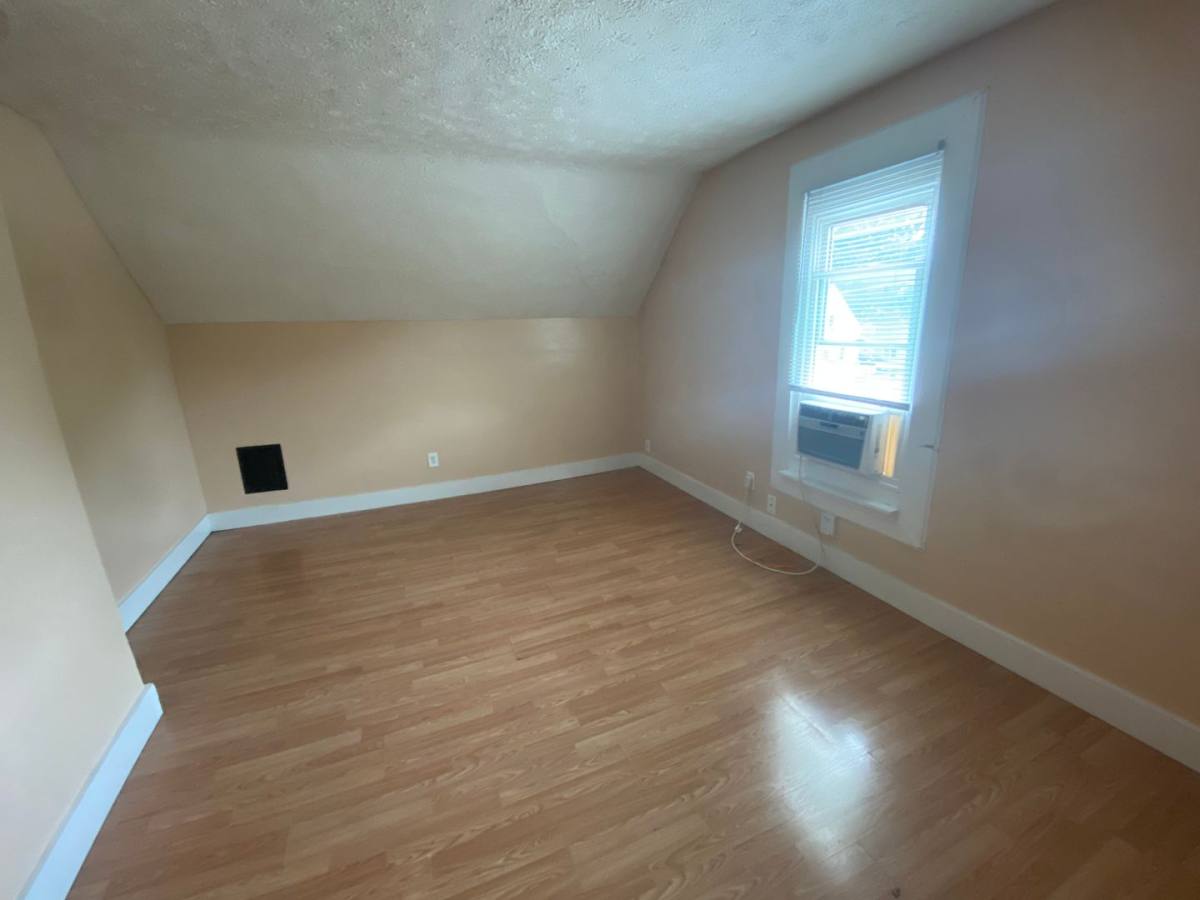 Apartment for rent at 719 W Jefferson, Bloomington, IL 61701
