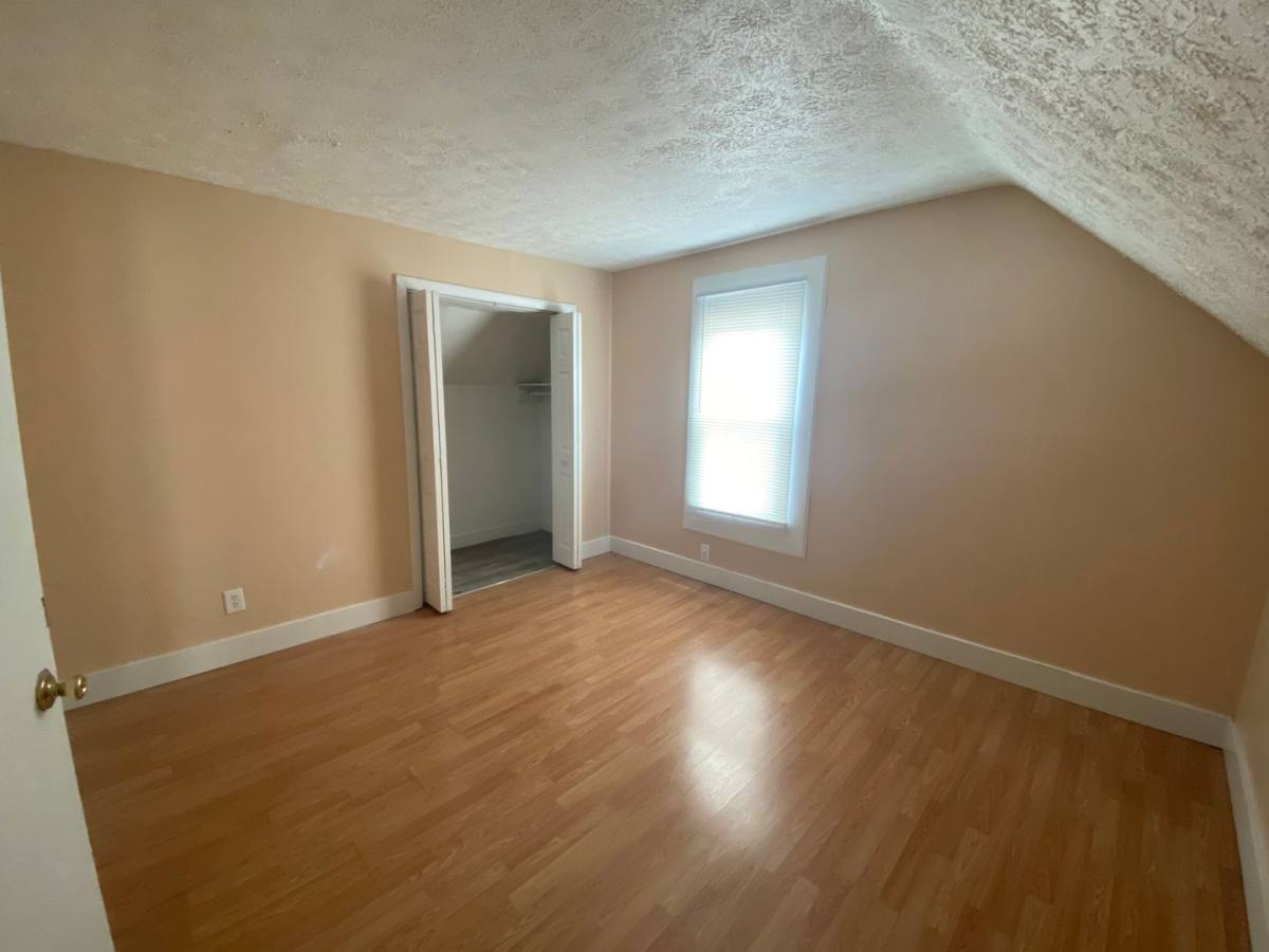 Apartment for rent at 719 W Jefferson, Bloomington, IL 61701