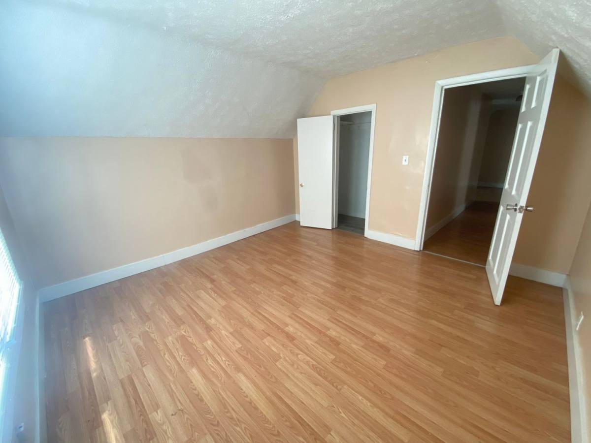 Apartment for rent at 719 W Jefferson, Bloomington, IL 61701
