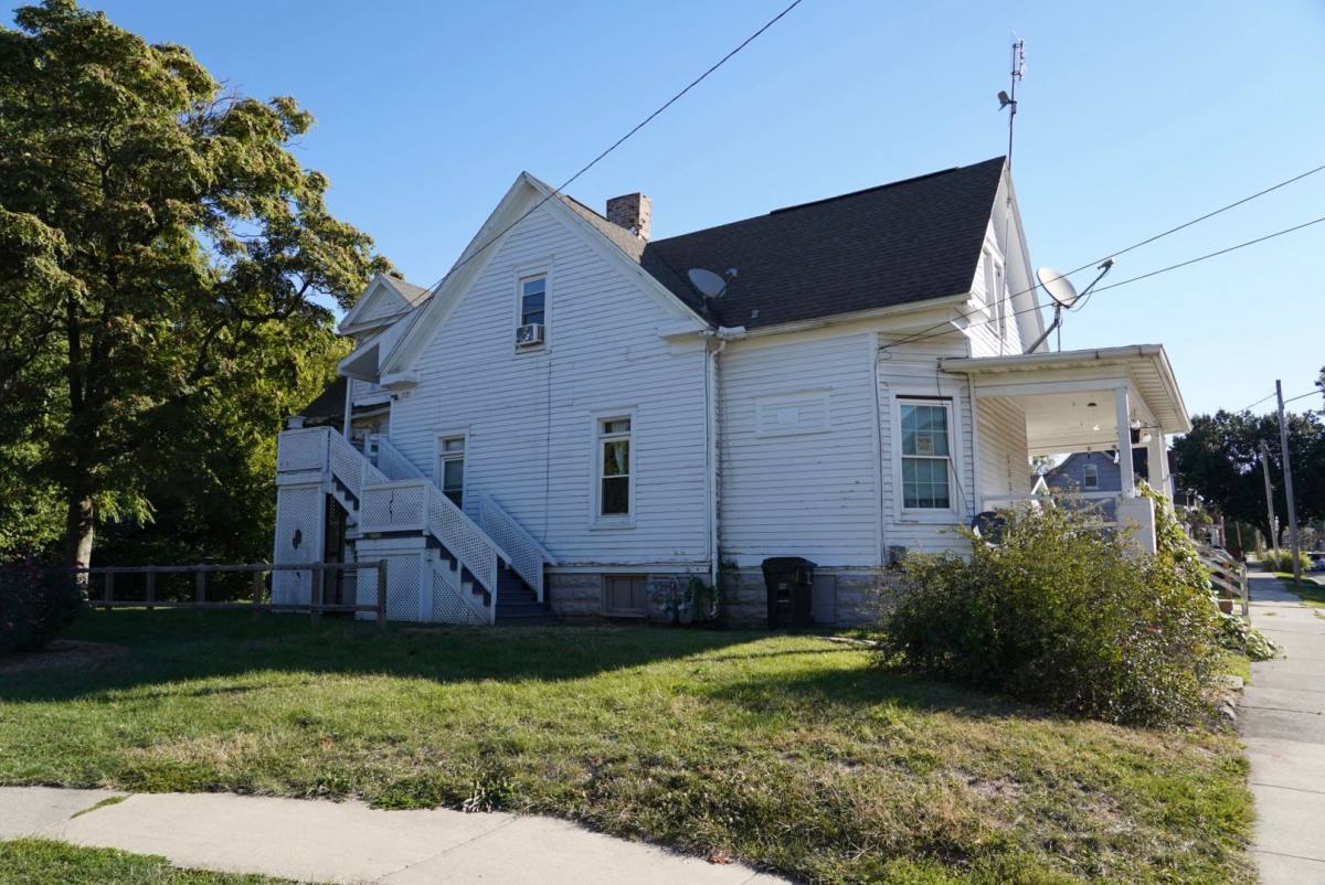 Apartment for rent at 719 W Jefferson, Bloomington, IL 61701