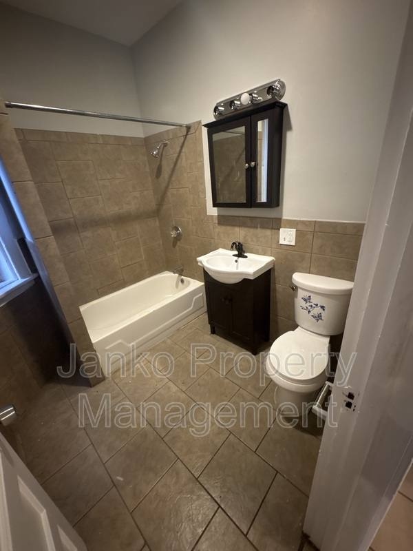 Apartment for rent at 7132 S Ingleside Ave #2, Chicago, IL 60619