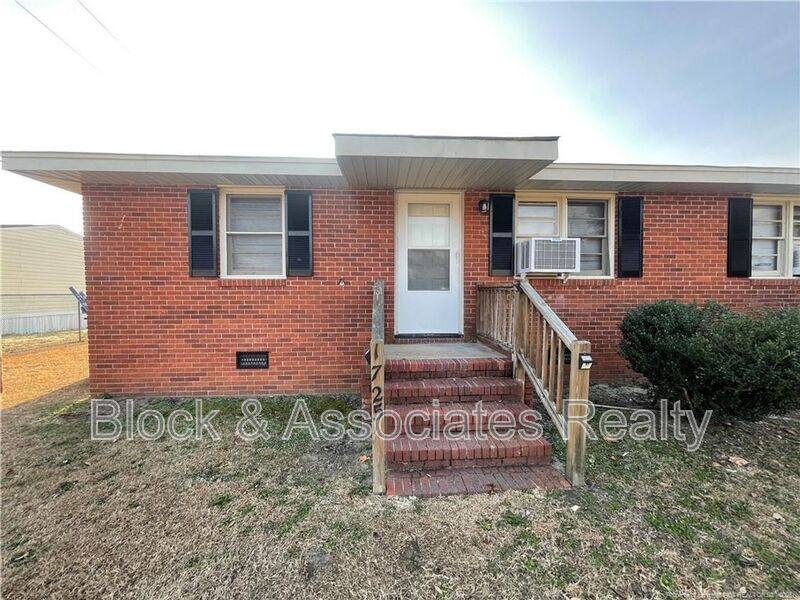 House for rent at 1725 Cumberland Dr, Fayetteville, NC 28311