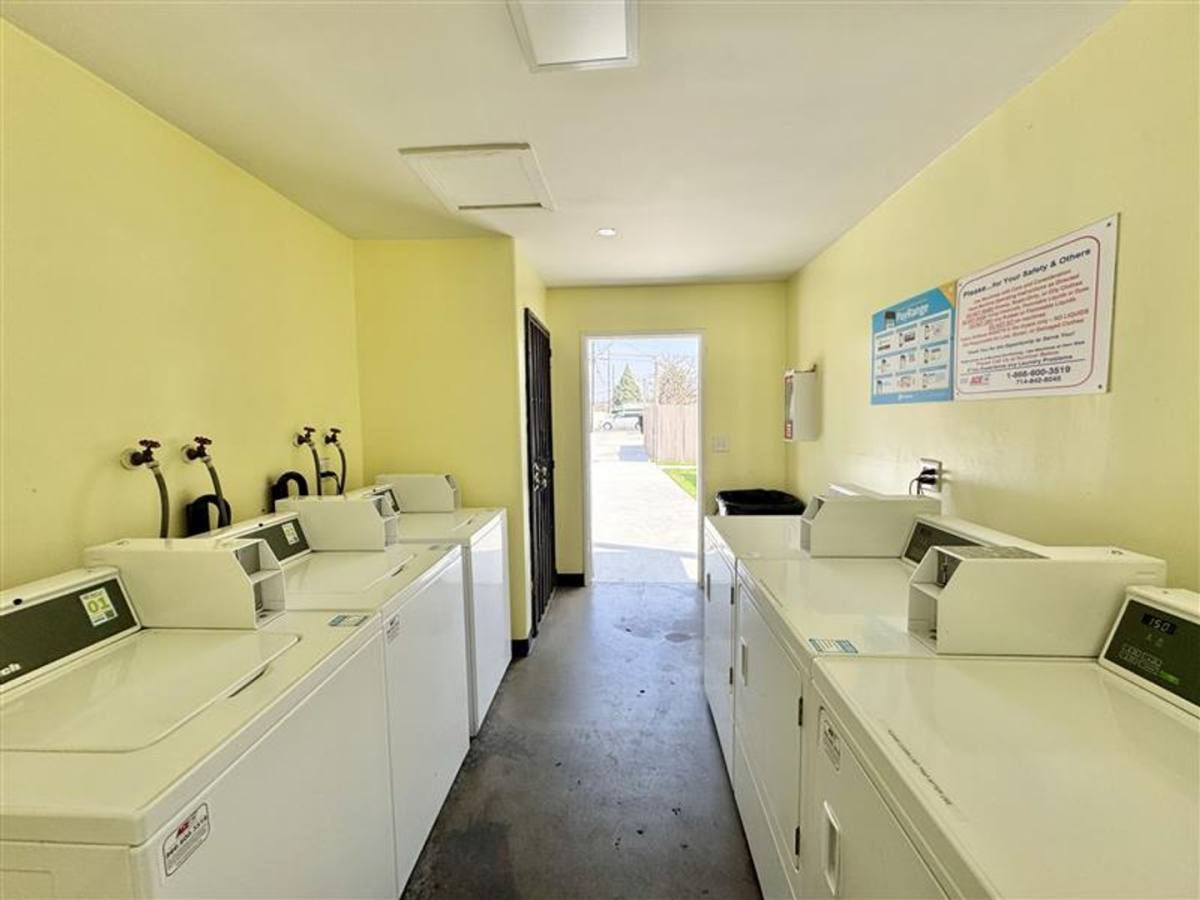 Apartment for rent at 13931-13951 Illinois St, Westminster, CA 92683