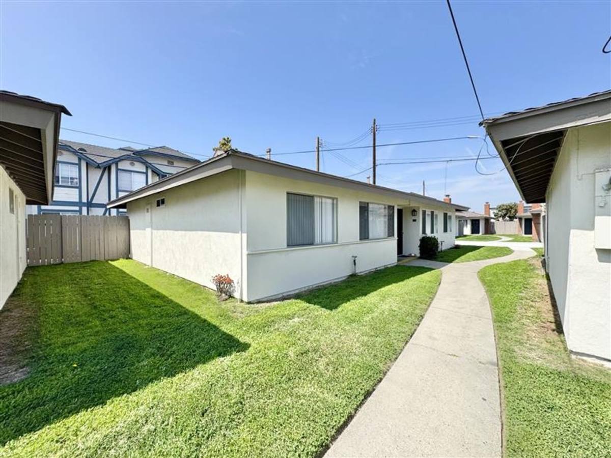 Apartment for rent at 13931-13951 Illinois St, Westminster, CA 92683