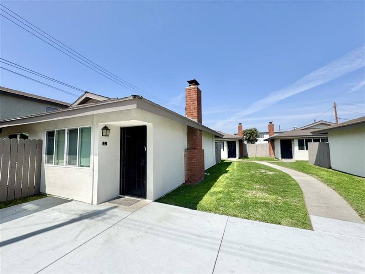 Apartment for rent at 13931-13951 Illinois St, Westminster, CA 92683