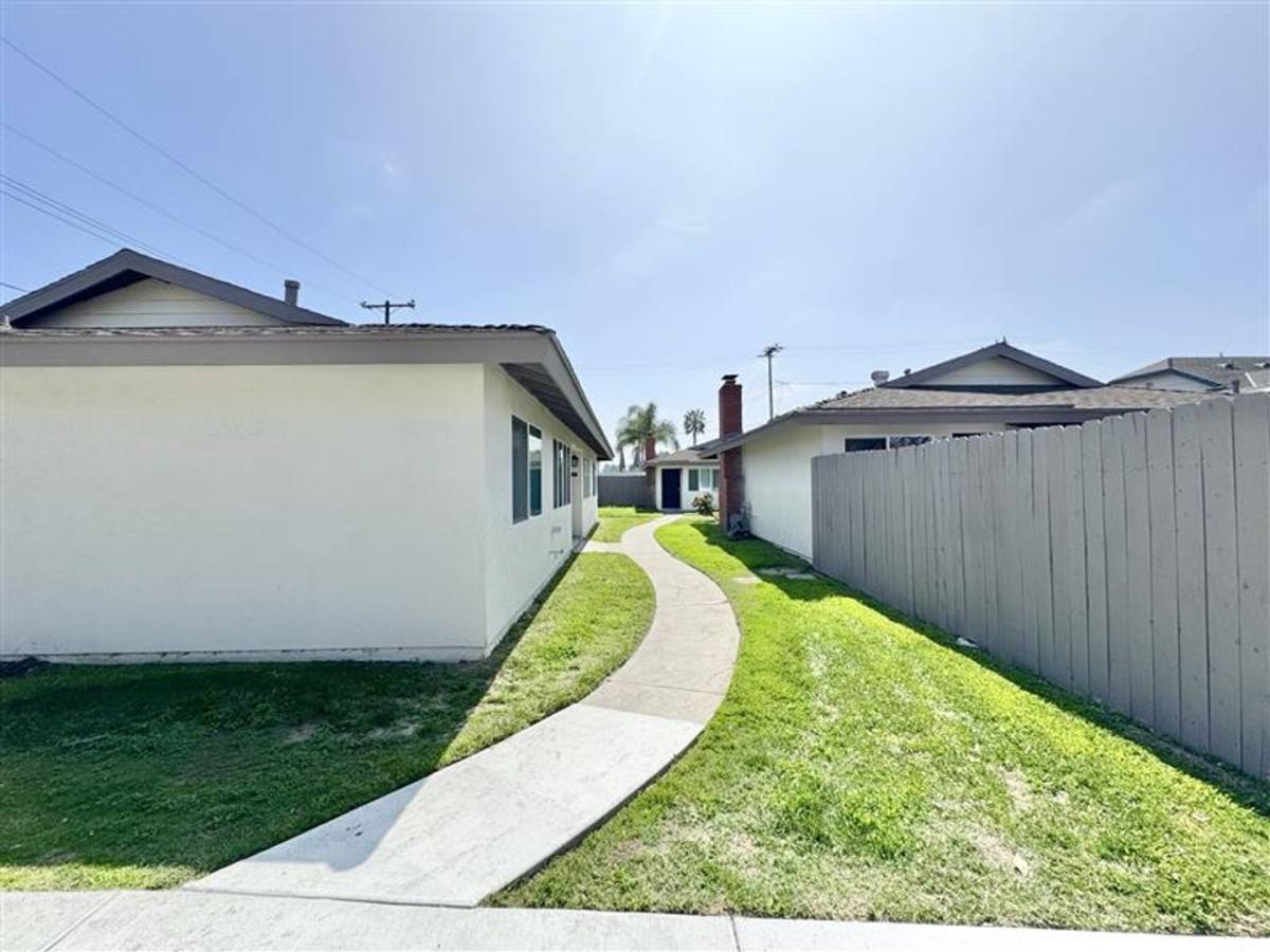 Apartment for rent at 13931-13951 Illinois St, Westminster, CA 92683