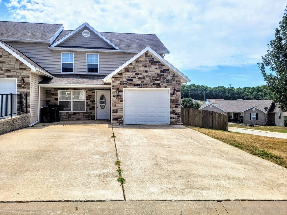 Apartment for rent at 16239 A&B Holy Cross, Saint Robert, MO 65584